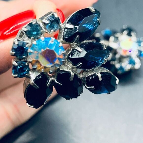 Vintage Earrings 1950s Blue Aurora Borealis Silver Tone Large Cluster Clip on - Picture 6 of 11
